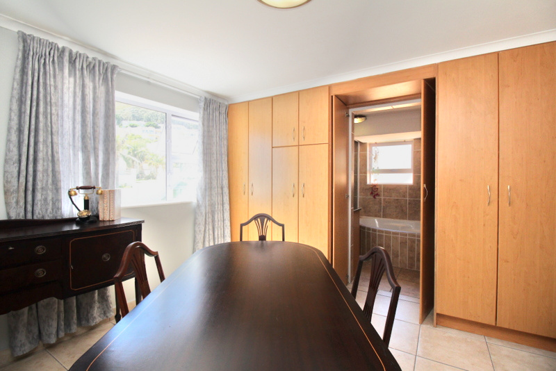 8 Bedroom Property for Sale in Mountainside Western Cape